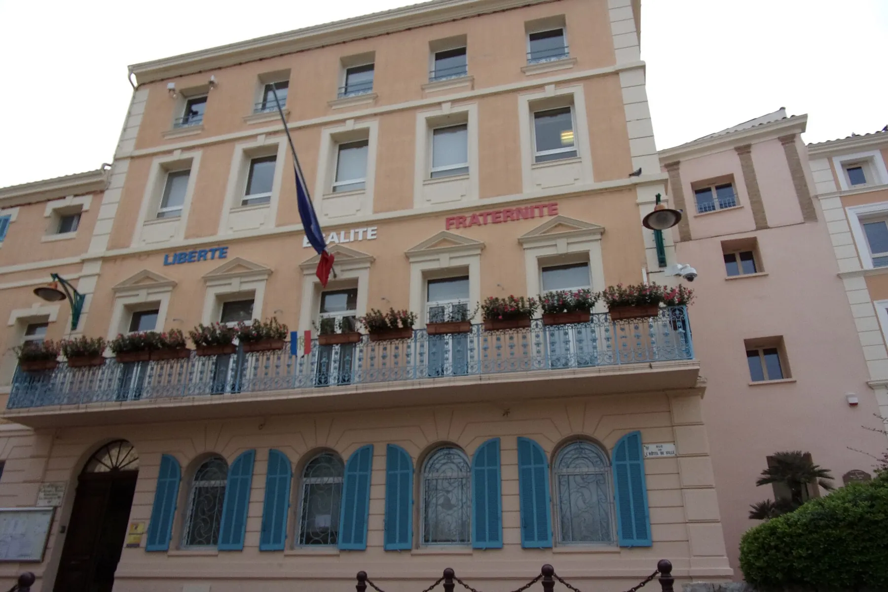 La façade de la mairie du Muy