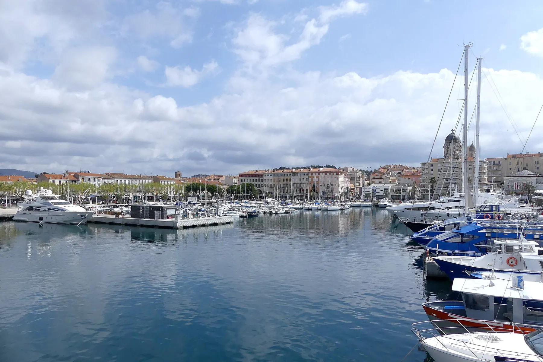 Le port de Saint-Raphaël vu depuis la capitainerie