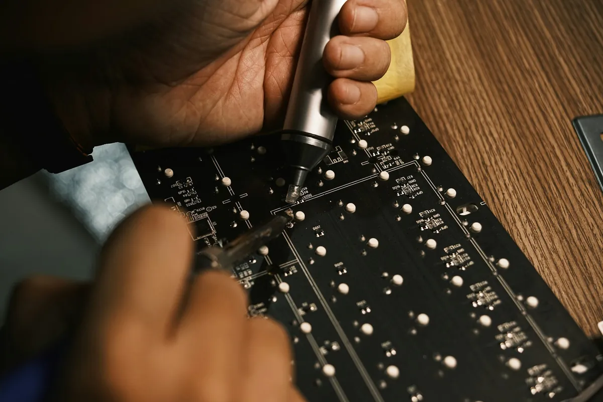Soudure d'un composant sur une carte électronique